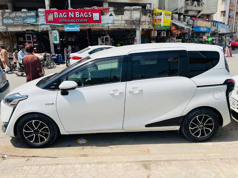 Toyota Sienta 2016 1