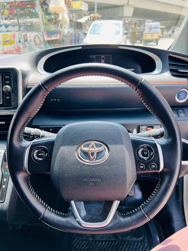 Toyota Sienta 2016 4