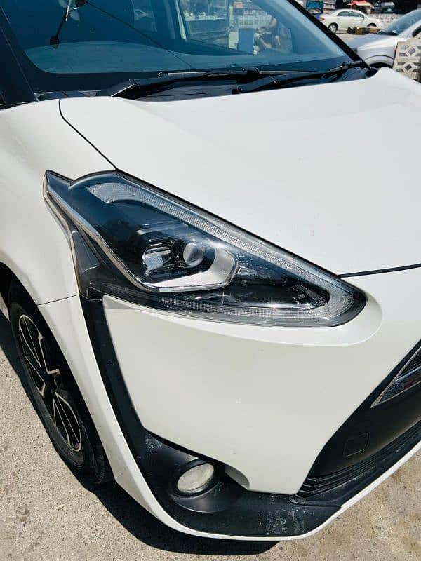 Toyota Sienta 2016 16