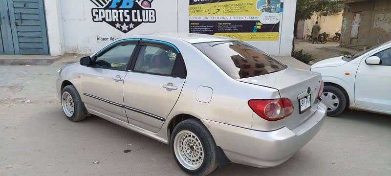 Toyota Corolla SE saloon 2004 4