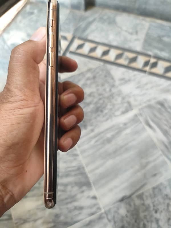 Iphone 11 Pro  Max - PTA Approved 0