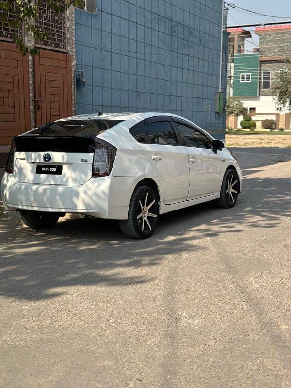 Toyota Prius 2013 4