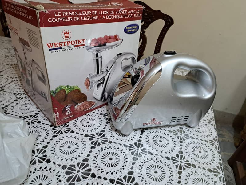 WestPoint Meat Grinder with Vegetable cutter, shredder,slicer,juicer 4