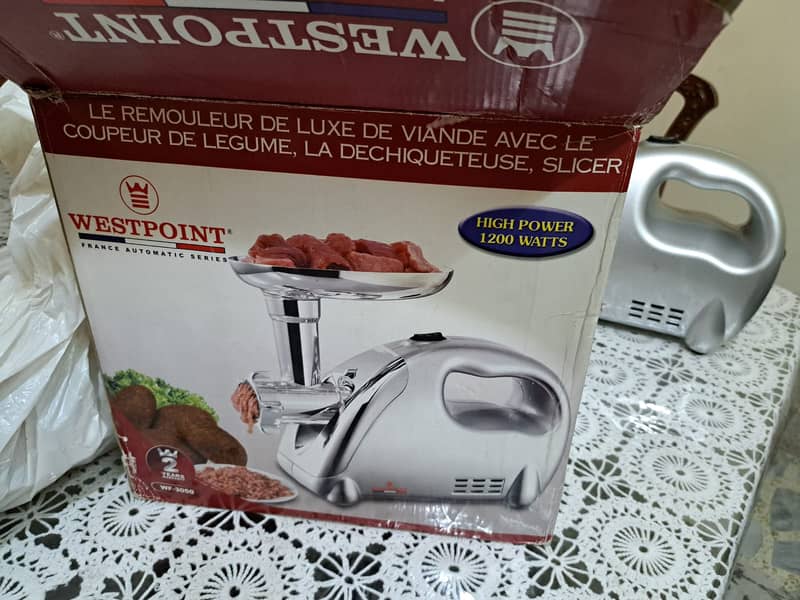 WestPoint Meat Grinder with Vegetable cutter, shredder,slicer,juicer 7