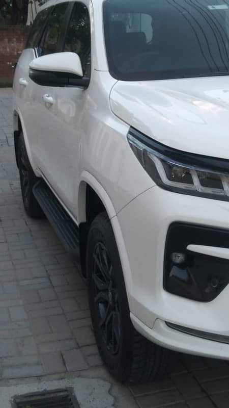 Toyota Fortuner grs white colour 2023 3