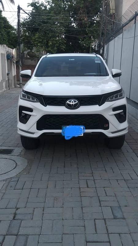 Toyota Fortuner grs white colour 2023 4