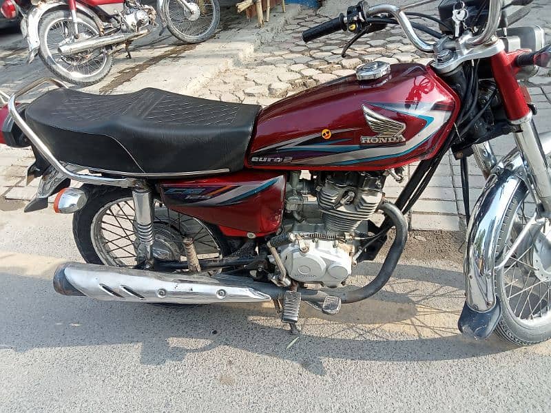 Honda 125 / condition excellent / Engine genuine. . ( urgent sale ) 1