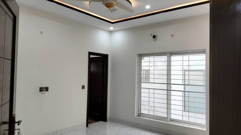 10 Marla House Is Available For Sale In Bahria Town Overseas B Block Lahore 16