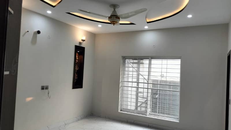 10 Marla House Is Available For Sale In Bahria Town Overseas B Block Lahore 20