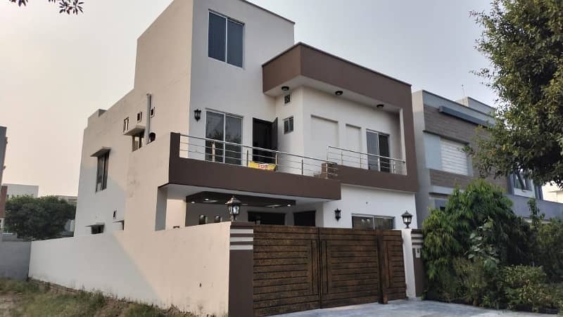 10 Marla House Is Available For Sale In Bahria Town Janiper Block Lahore 1