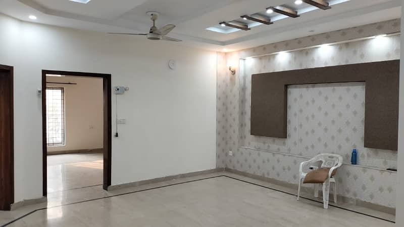 10 Marla House Is Available For Sale In Bahria Town Janiper Block Lahore 5