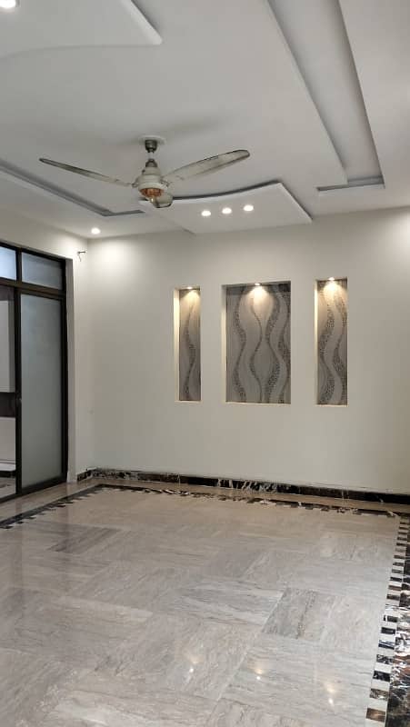 10 Marla House Is Available For Sale In Bahria Town Jasmine Block Lahore 3