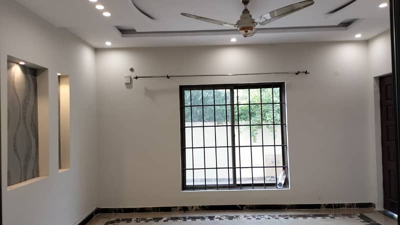 10 Marla House Is Available For Sale In Bahria Town Jasmine Block Lahore 4