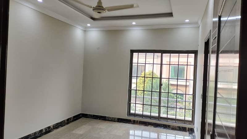 10 Marla House Is Available For Sale In Bahria Town Jasmine Block Lahore 16