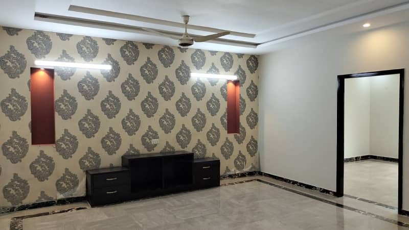 10 Marla House Is Available For Sale In Bahria Town Jasmine Block Lahore 17