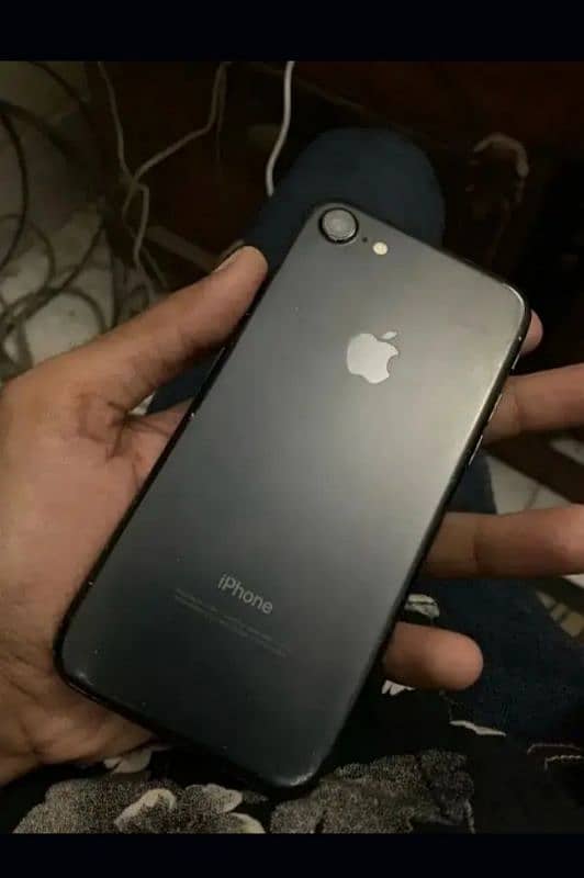 iPhone 7 32Gb Pta Approved Black color add read 4