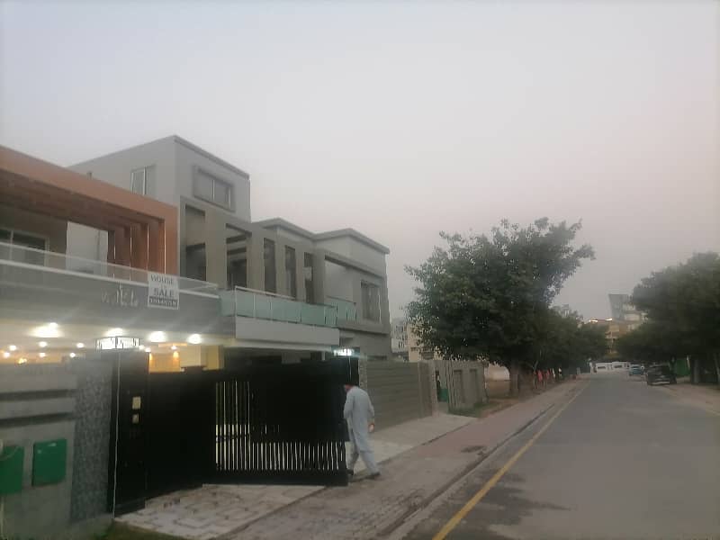 1 Kanal House Is Available For Sale In Bahria Town Nishtar Block Lahore 2