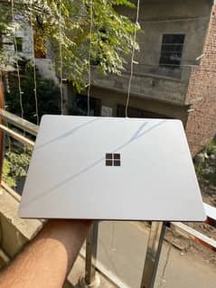 Microsoft Surface Laptop 2 i5 8th 8gb/256gb 4K Touch Display