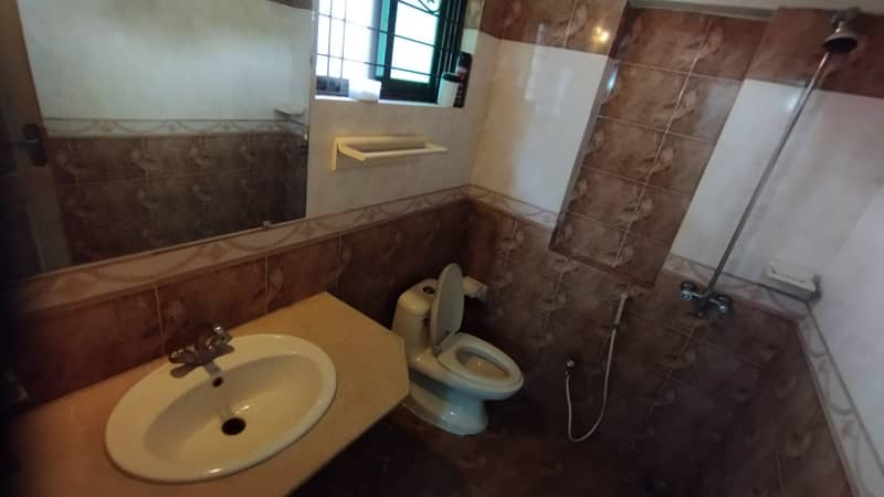 8 Marla Upper Portion 3 Bed Room Available For Rent In Umar Block Sector B Bahria Town Lahore 1