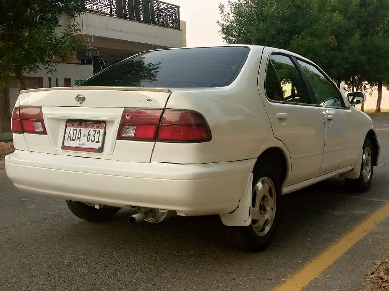 Nissan Sunny 4