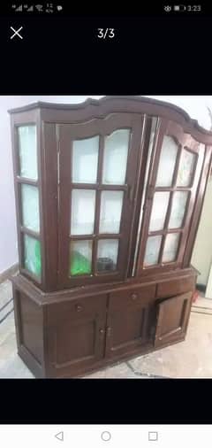 Show case in good condition