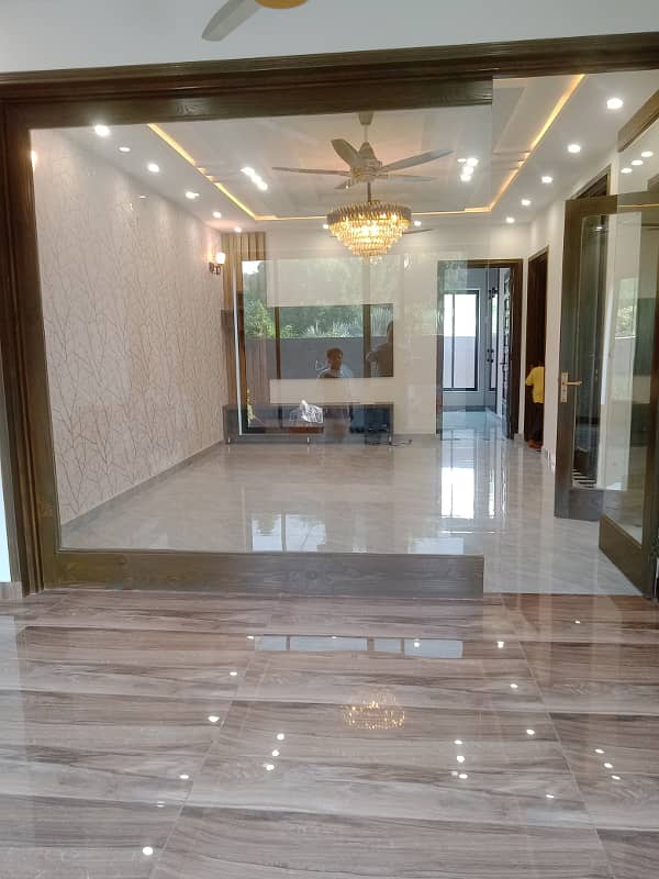 10 Marla House For Sale In Hussain Block Facing Park Bahria Town 7