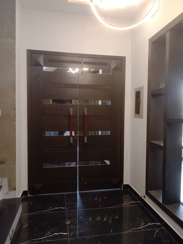 10 Marla House For Sale In Hussain Block Facing Park Bahria Town 12