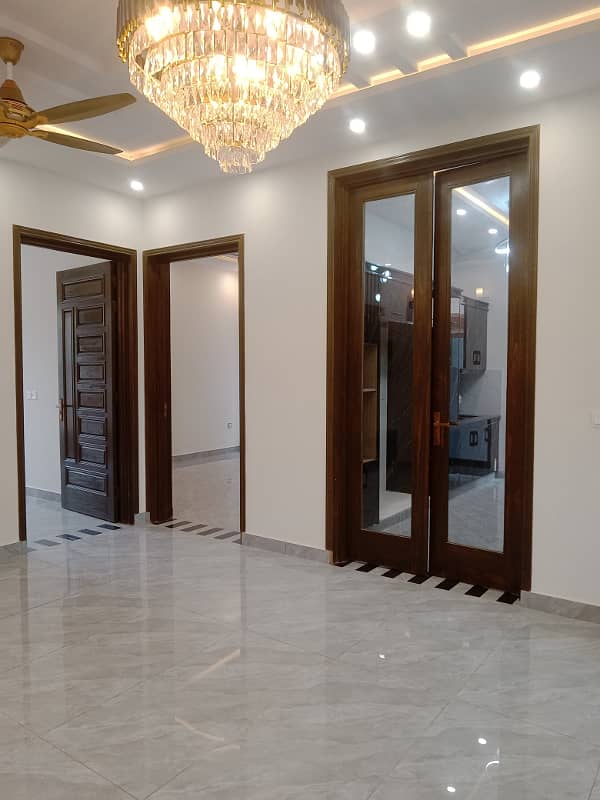 10 Marla House For Sale In Hussain Block Facing Park Bahria Town 16