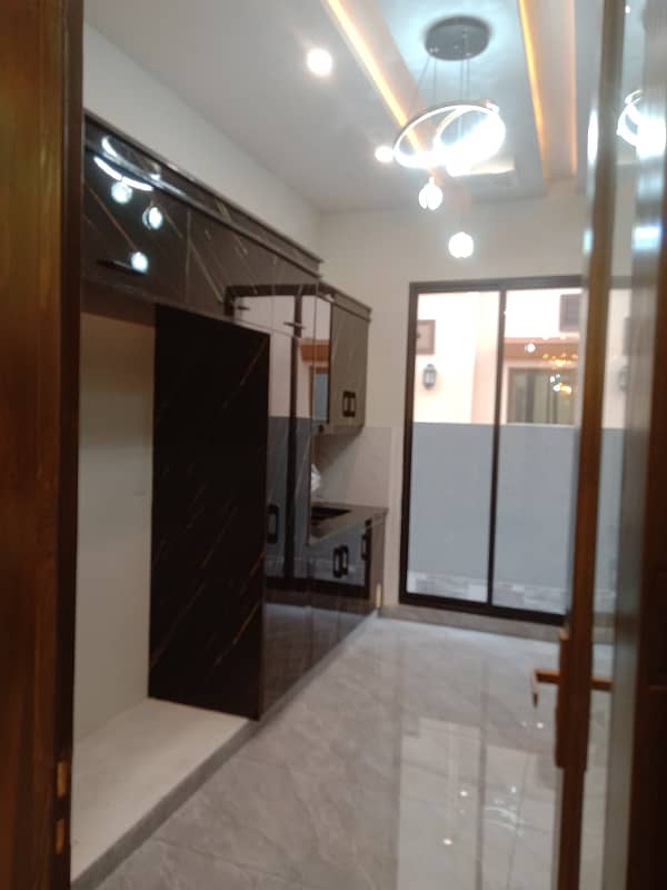 10 Marla House For Sale In Hussain Block Facing Park Bahria Town 17