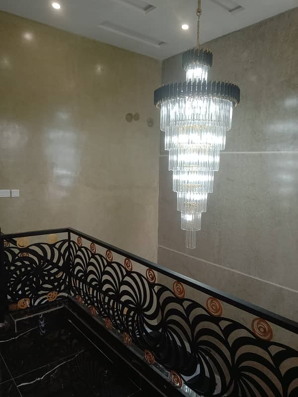 10 Marla House For Sale In Hussain Block Facing Park Bahria Town 31