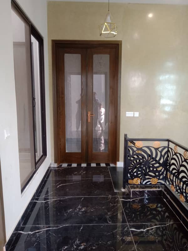 10 Marla House For Sale In Hussain Block Facing Park Bahria Town 32