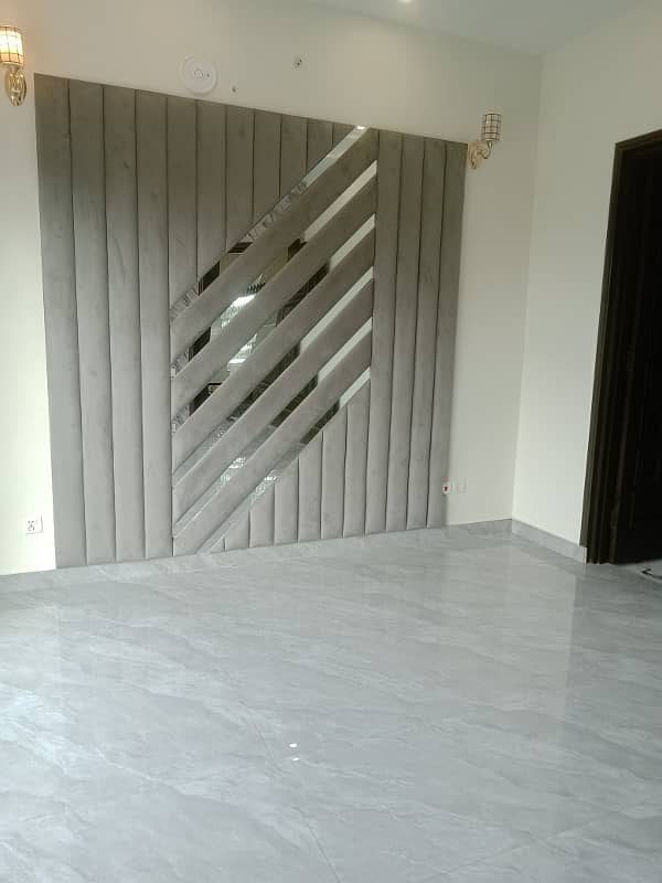 10 Marla House For Sale In Hussain Block Facing Park Bahria Town 33