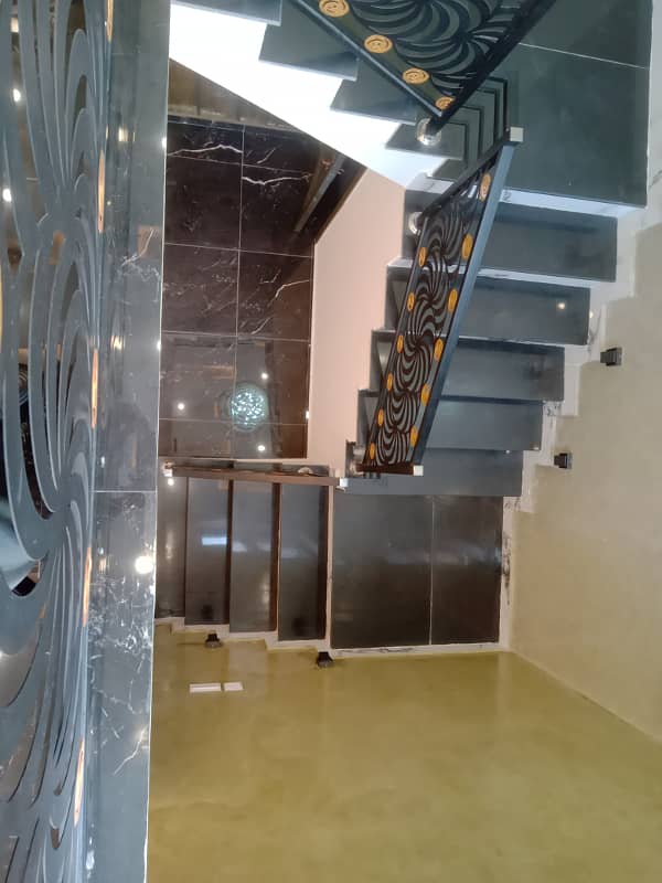 10 Marla House For Sale In Hussain Block Facing Park Bahria Town 34