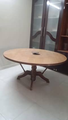 Round Dinning Table