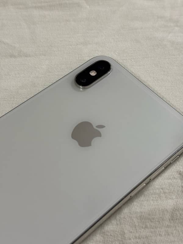 iPhone Xs Max 2