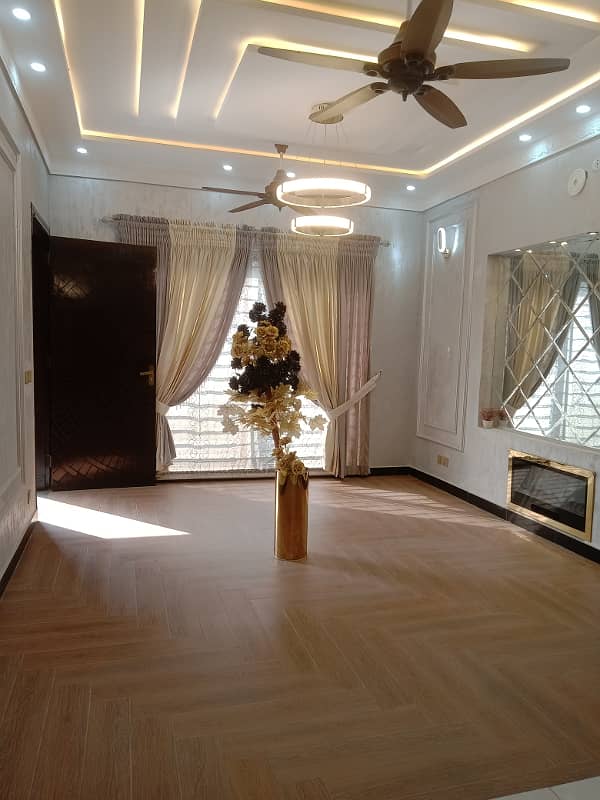 10 Marla Brand New House For Sale in Hussain block bahria Town Lahore 6