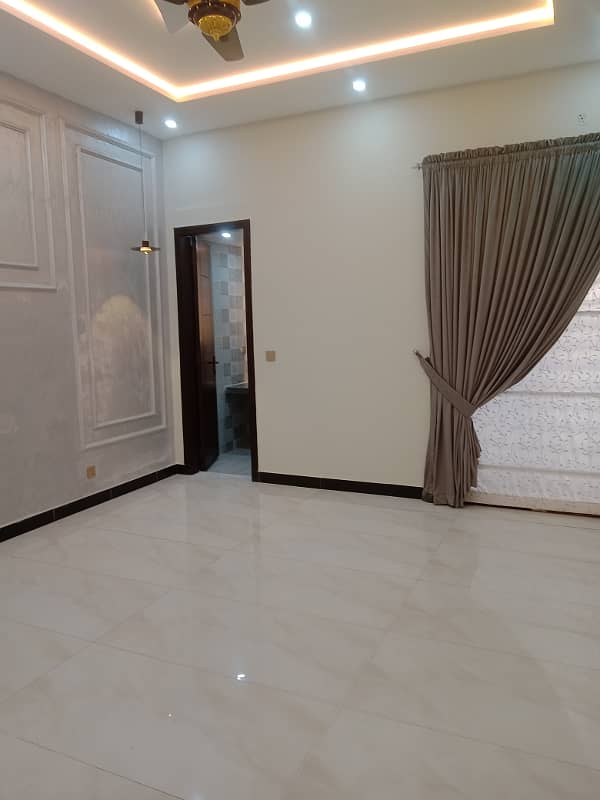 10 Marla Brand New House For Sale in Hussain block bahria Town Lahore 19