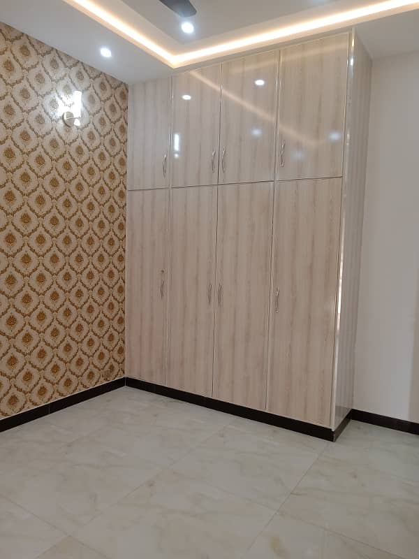 10 Marla Brand New House For Sale in Hussain block bahria Town Lahore 22