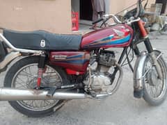 Honda 125 red good condition need money WhatsApp no 03/0/9/9017098