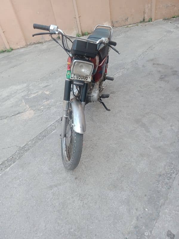 Honda 125 red good condition need money WhatsApp no 03/0/9/9017098 1