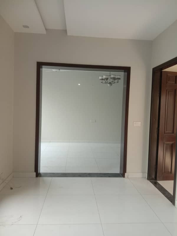 8 Marla house 4 bedroom tvl kichan near doctor hospital G1 market only for office 1