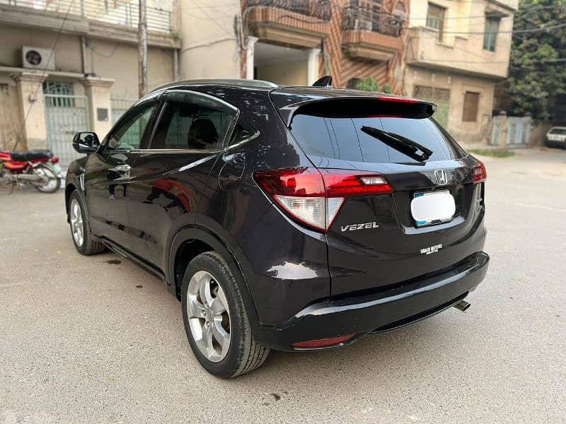 Honda Vezel 2013 model 2017 islamabad registered 5