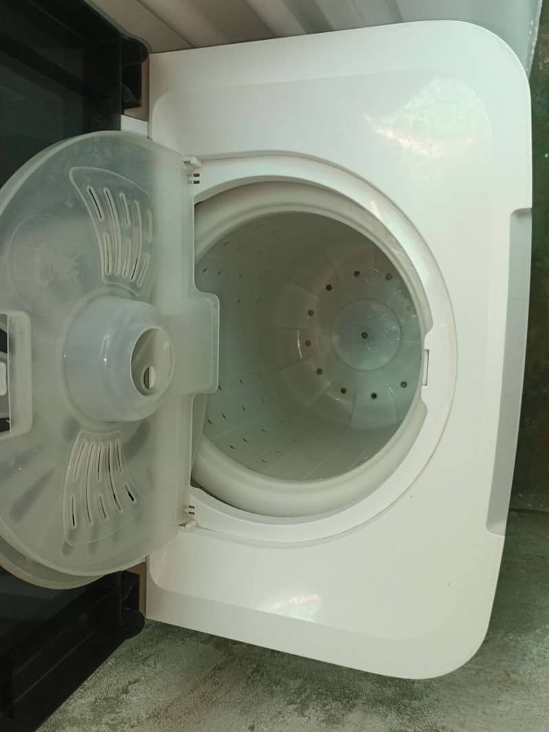 Downlance Good Condition (Washing & Dryer Machine) 6