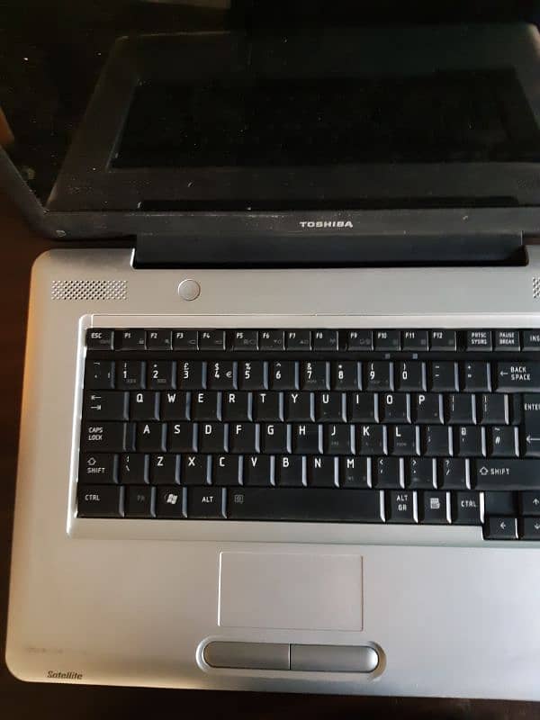 Toshiba  loptop AMD 3/ 4 GB RAM/128SSD 3