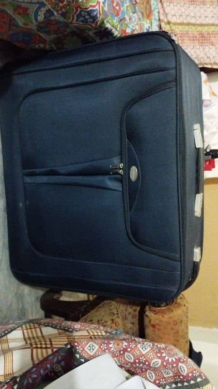 2 different size suit case 5