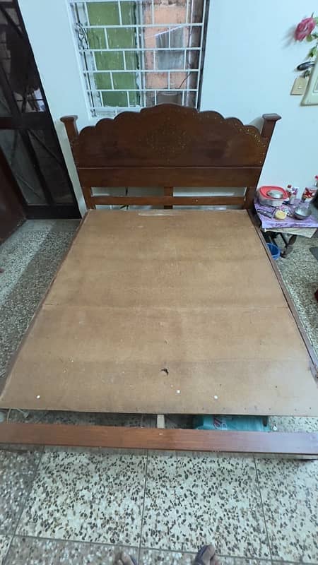 wooden queen size bed 0