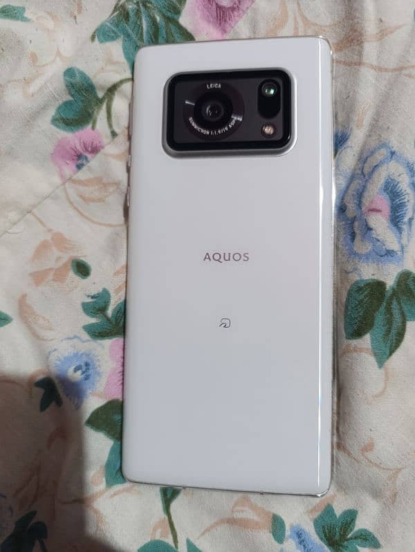 Sharp Aquos R6 (5G) 2