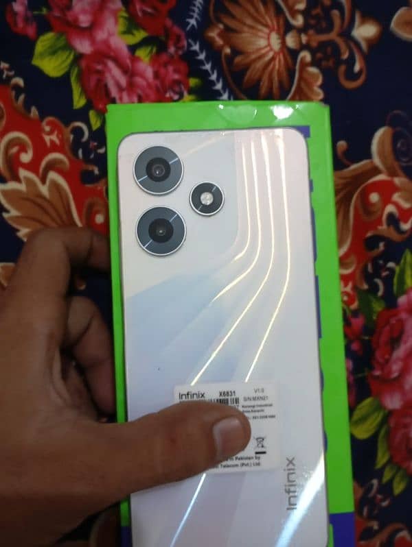 infinix hot 30 all ok ha 8 128ram with box 3