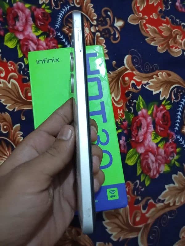 infinix hot 30 all ok ha 8 128ram with box 5