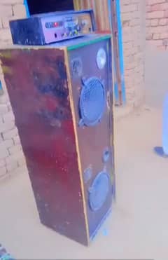 10 10 ke speaker hen aor fram 4 feet he